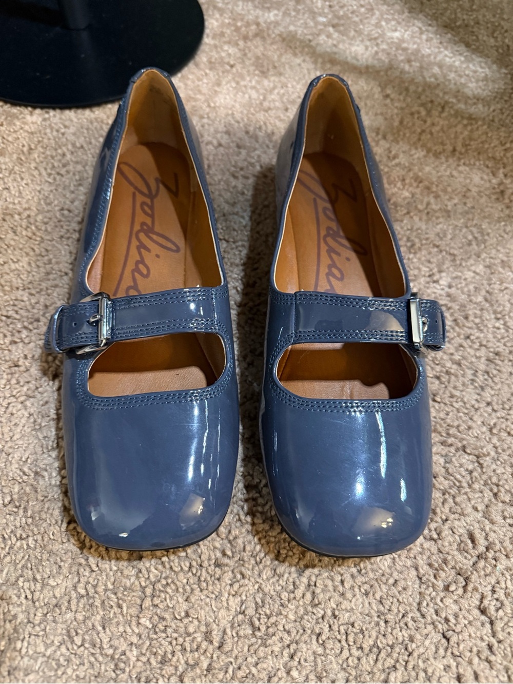 Patent leather flats with buckle.